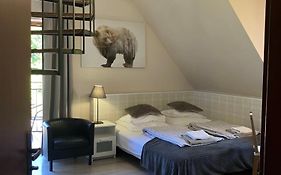 POKOJE GOŚCINNE Złote Modrzewie